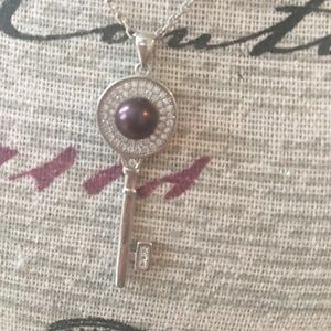 Vantel pearl key necklace